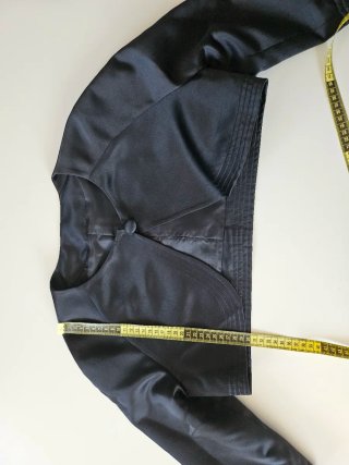 Chaqueta fiesta negra corta