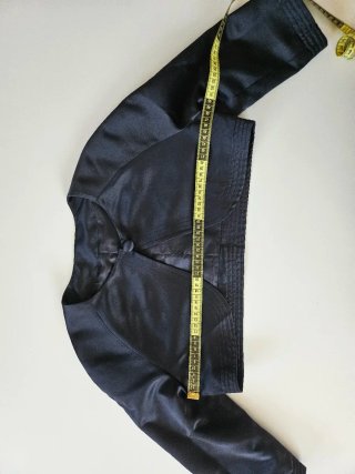 Chaqueta fiesta negra corta