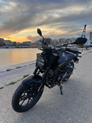 Honda CB 125 R 2025 Negra Nueva