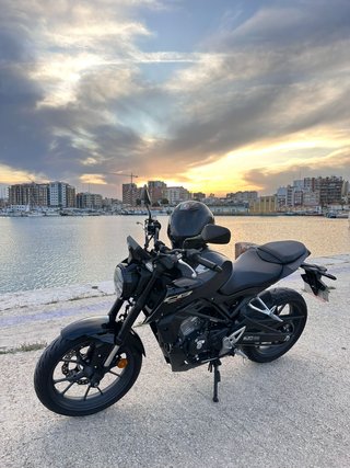 Honda CB 125 R 2025 Negra Nueva