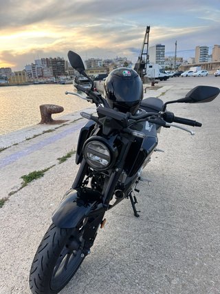 Honda CB 125 R 2025 Negra Nueva