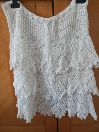 Falda blanca de crochet