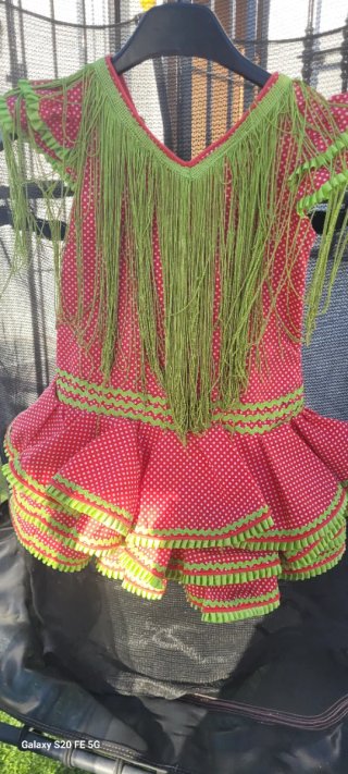 Traje de flamenca rojo con lunares blancos, 4 años
