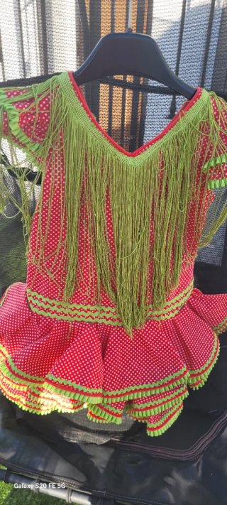 Traje de flamenca rojo con lunares blancos, 4 años