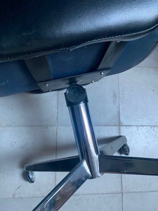 Silla de oficina giratoria retro con ruedas