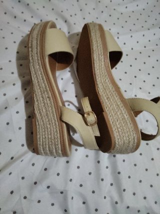 Sandalias ESMARA Beige Mujer Nuevas con tacón.
