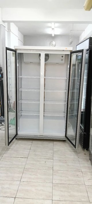 NEVERA EXPOSITORA CON 2 PUERTAS DE CRISTAL