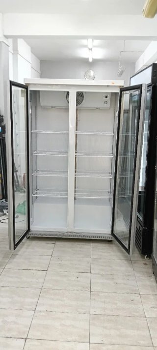 NEVERA EXPOSITORA CON 2 PUERTAS DE CRISTAL
