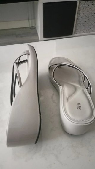 Sandalias cuña Zara grises talla 38
