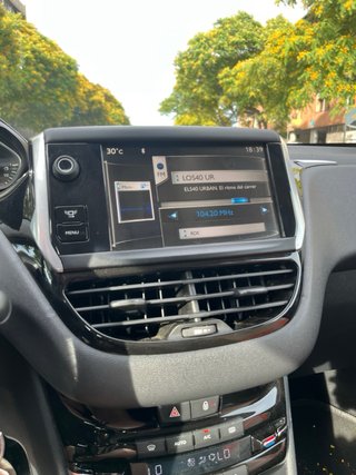Peugeot 208 2014