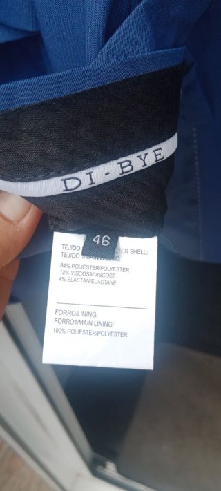 Traje completo azul. Di bye