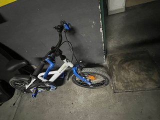 Bicicleta infantil Btwin blanca y azul