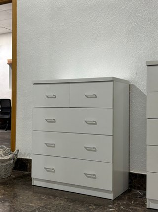 OFERTON!! Nueva comoda blanca de 5 cajones!!