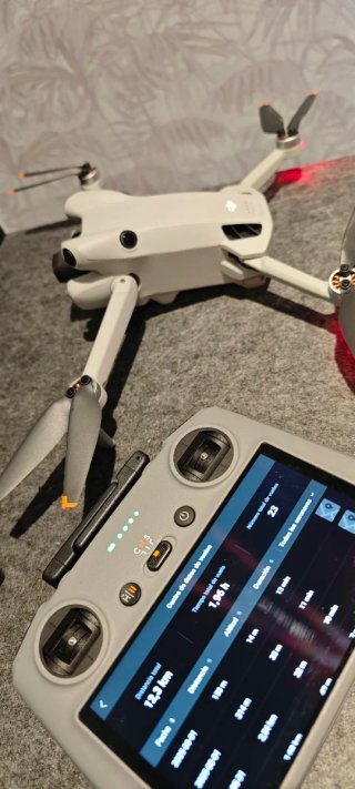 DJI Mini 4 Pro Fly More Combo (DJI RC 2) + Seguro