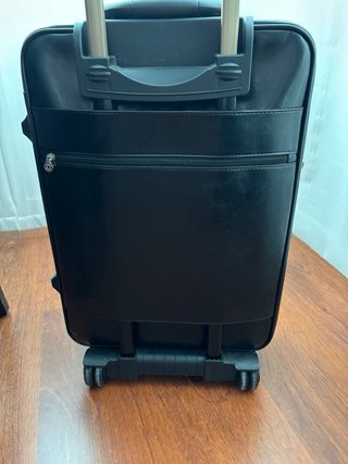 Maleta de piel negra con ruedas 50x40x20