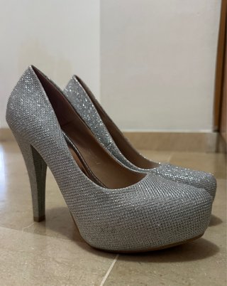 Tacones de fiesta plateados