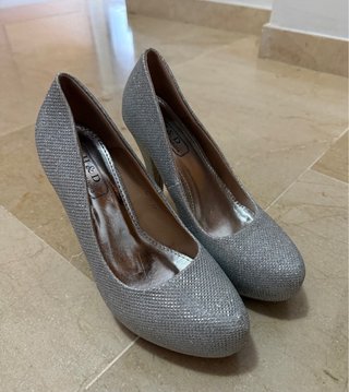 Tacones de fiesta plateados