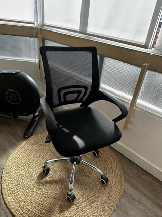 Silla de oficina ergonómica negra