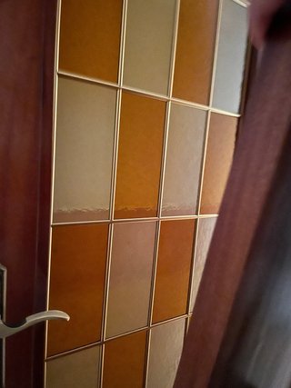 Puerta con vidriera decorativa