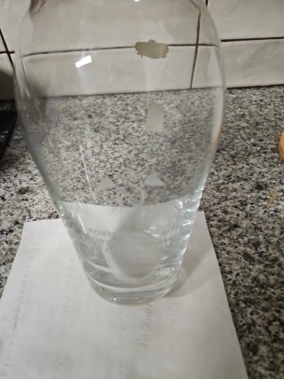 Jarrón de cristal transparente