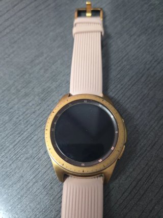 Reloj Samsung Watch R810 Dorado y Rosa