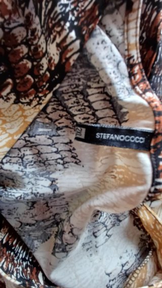 Blusa estampada beige y marrón