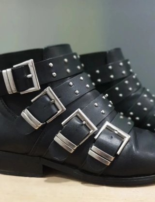 Botines negros T36 con tachuelas