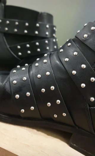 Botines negros T36 con tachuelas