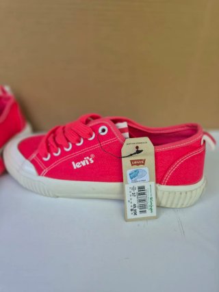 Zapatillas Levi's rojas y blancas