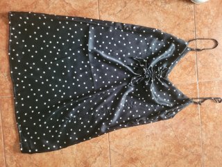 Vestido negro lunares