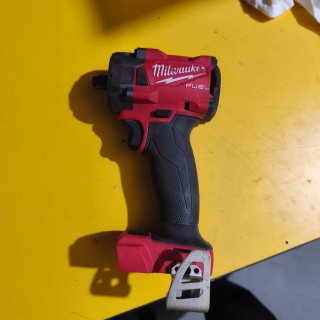 Llave de impacto Milwaukee FUEL