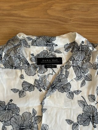 Camiseta Zara Estampada Flores M