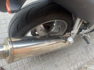 Triumph 1000 RS Moto Naked Negra y Plateada