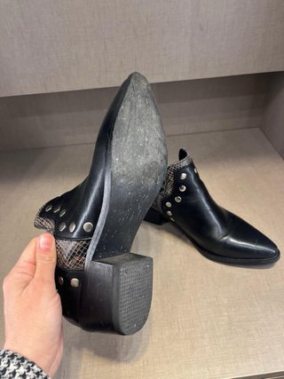Botines negros piel tachuelas