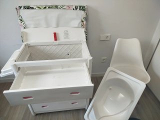 Cambiador bebé con bañera y cajones