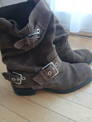 Botines piel con hebillas estilo festival talla 40