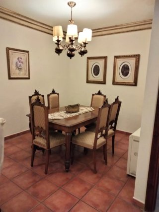 Conjunto mesa y sillas madera nogal