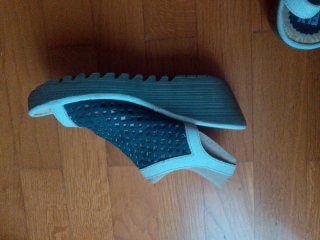Sandalias Fly London Beige y Negras
