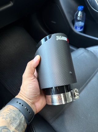Cola de escape Akrapovic Carbono