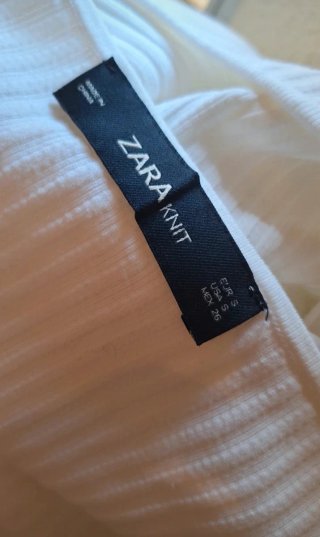 Top Zara Blanco Asimétrico Cut-Out