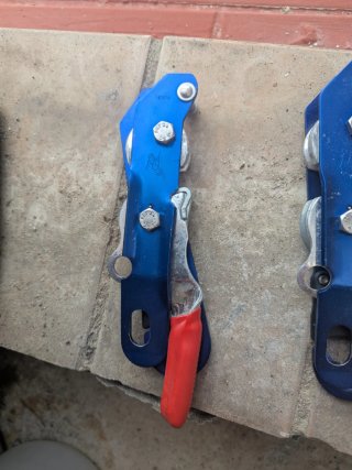 Descendedor Petzl ID S Escalada