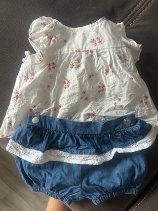 Conjunto bebé floral y pantalón vaquero prenatal