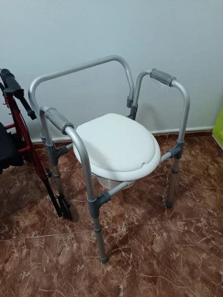 Silla de ruedas,, y baño portátil. Cama úlceras