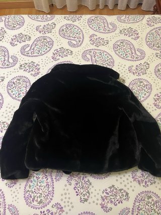 Abrigo pelo sintético negro