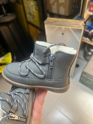 Botas de invierno grises. Numero 27