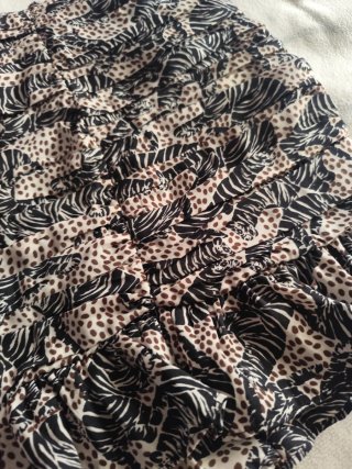 Falda estampada con volantes
