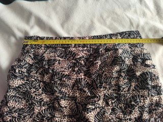 Falda estampada con volantes