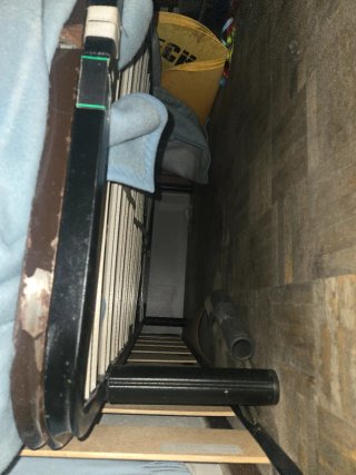 Cama de metal y madera con colchon