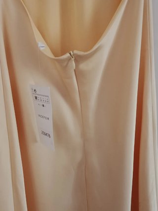 Vestido largo amarillo mantequilla