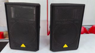 Altavoces Behringer Negros